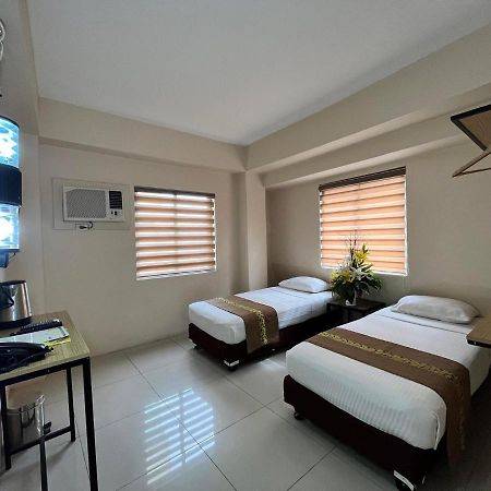 Eon Centennial Express Hotel Iloilo City Dış mekan fotoğraf